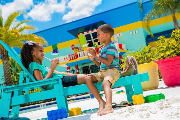 Imagen de la piscina del Hotel LEGOLAND Beach Retreat. Foto 12