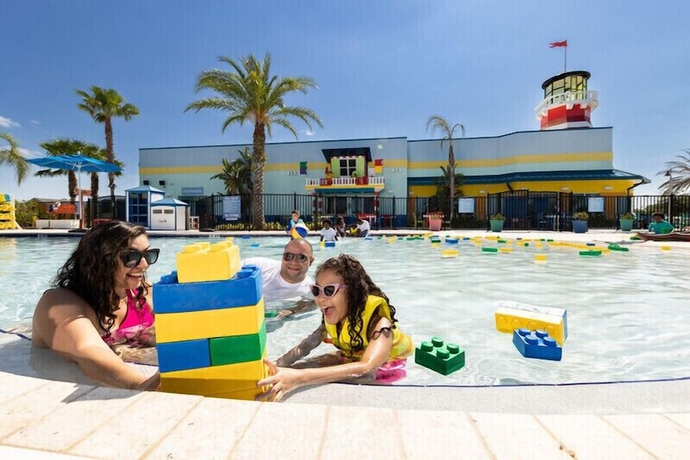 Imagen de la piscina del Hotel LEGOLAND Beach Retreat. Foto 14