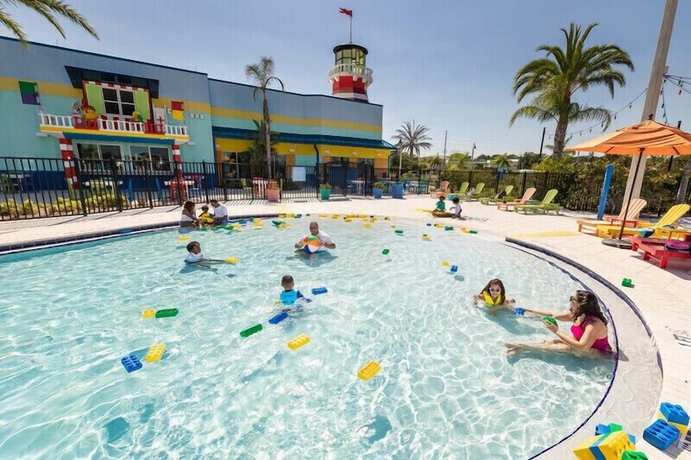 Imagen de la piscina del Hotel LEGOLAND Beach Retreat. Foto 15