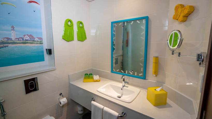 Imagen de la habitación del Hotel LEGOLAND Dubai. Foto 4