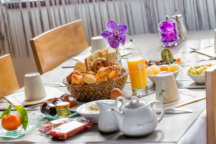 Imagen del bar/restaurante del Hotel LES BRUYERES. Foto 4