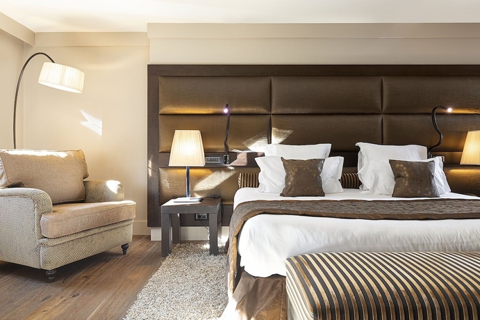 Imagen de la habitación del Hotel LES SUITES DE LA POTINIERE. Foto 8