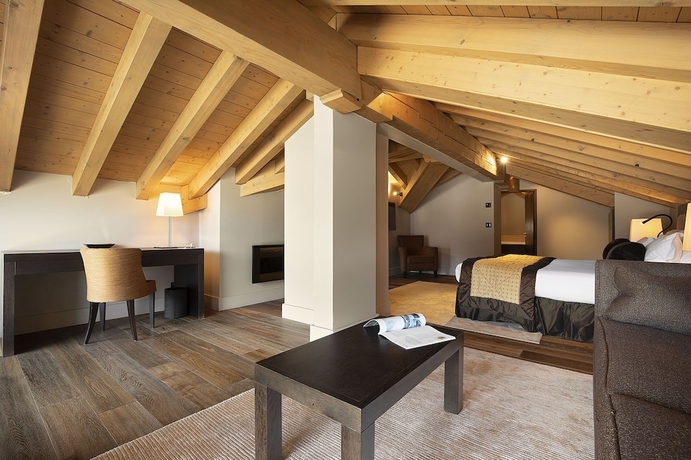 Imagen de la habitación del Hotel LES SUITES DE LA POTINIERE. Foto 13