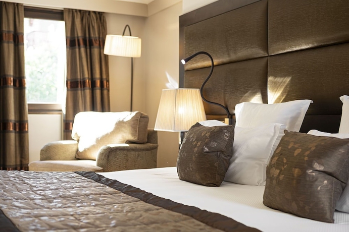 Imagen de la habitación del Hotel LES SUITES DE LA POTINIERE. Foto 14