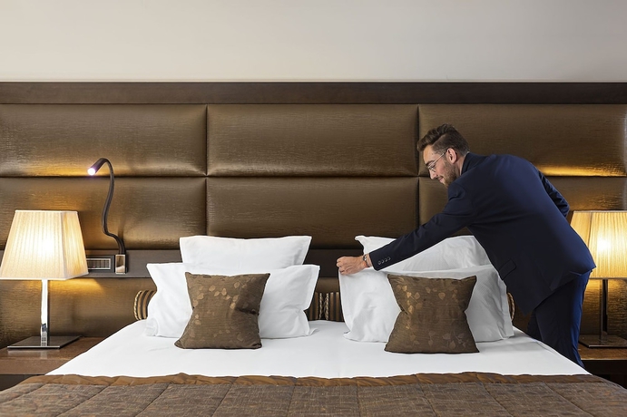 Imagen de la habitación del Hotel LES SUITES DE LA POTINIERE. Foto 15