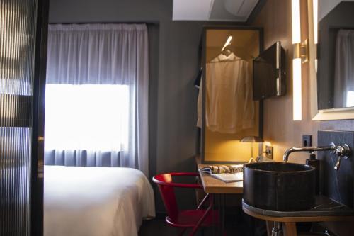 Imagen de la habitación del Hotel LETOH LETOH Sevilla. Foto 16