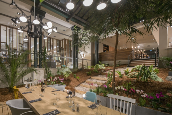 Imagen del bar/restaurante del Hotel L'Elysee Val D'Europe. Foto 2