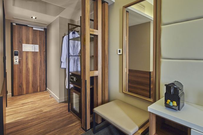 Imagen de la habitación del Hotel L'Elysee Val D'Europe. Foto 8