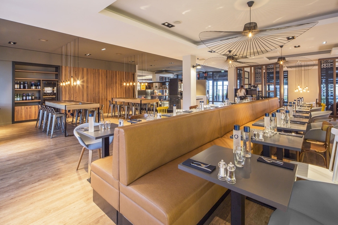 Imagen del bar/restaurante del Hotel L'Elysee Val D'Europe. Foto 3