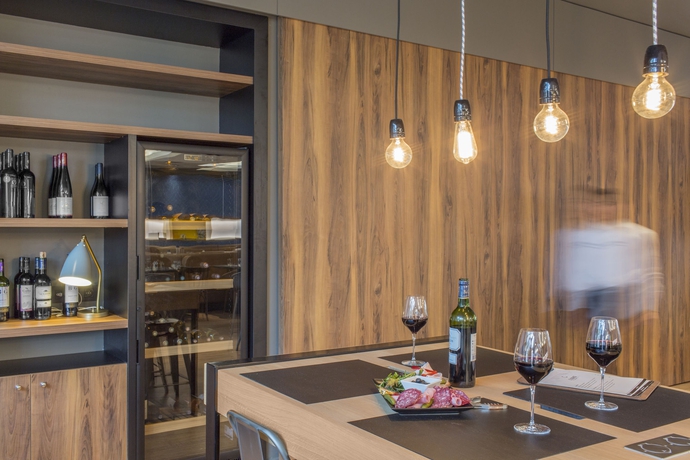 Imagen del bar/restaurante del Hotel L'Elysee Val D'Europe. Foto 4