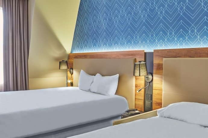 Imagen de la habitación del Hotel L'Elysee Val D'Europe. Foto 13