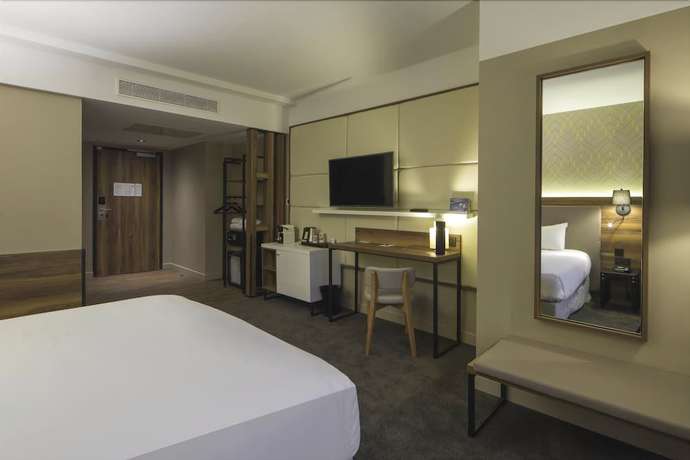 Imagen de la habitación del Hotel L'Elysee Val D'Europe. Foto 19