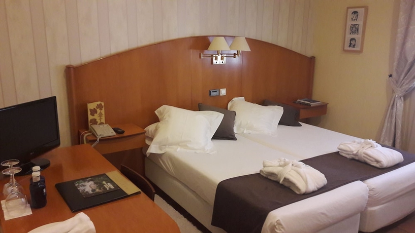 Imagen de la habitación del Hotel L'Estació. Foto 8