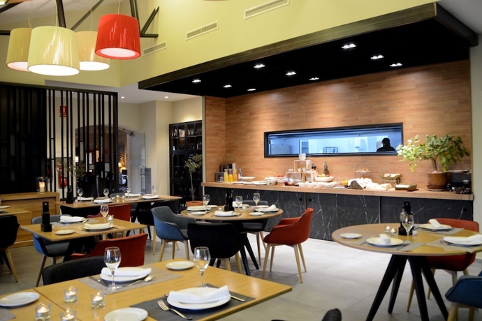 Imagen del bar/restaurante del Hotel L'Estació. Foto 4