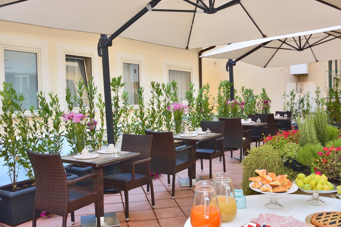 Imagen del bar/restaurante del Hotel LH Hotel Lloyd Roma. Foto 2