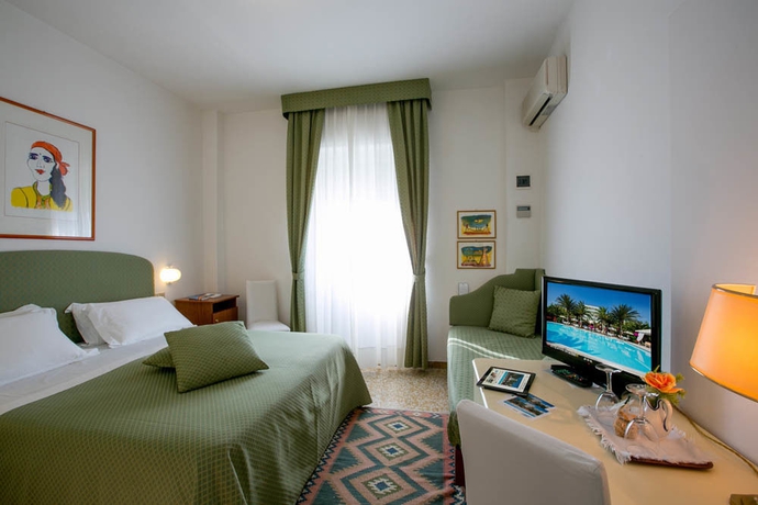 Imagen de la habitación del Hotel LH Mion. Foto 9
