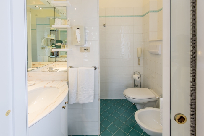 Imagen de la habitación del Hotel LH Mion. Foto 11