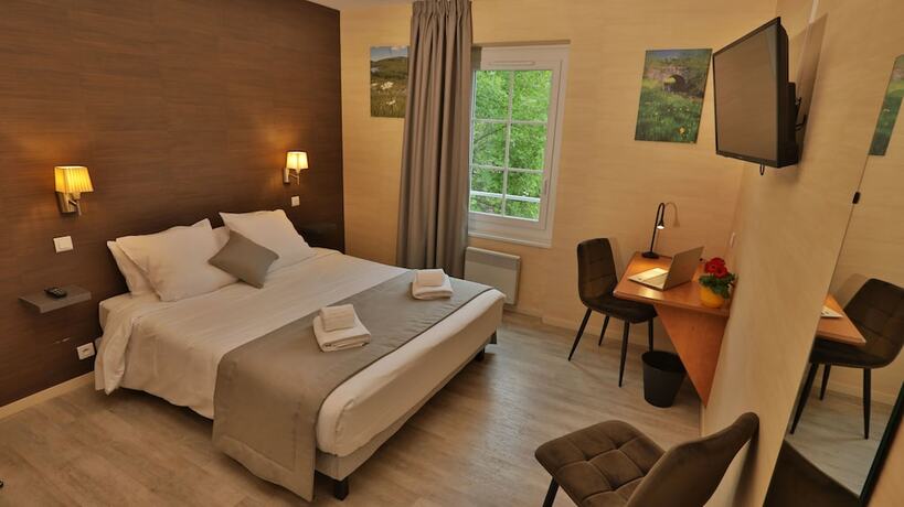 Imagen de la habitación del Hotel L\'H&Ocirc;TEL DES BAINS - Salles-la-Source. Foto 19
