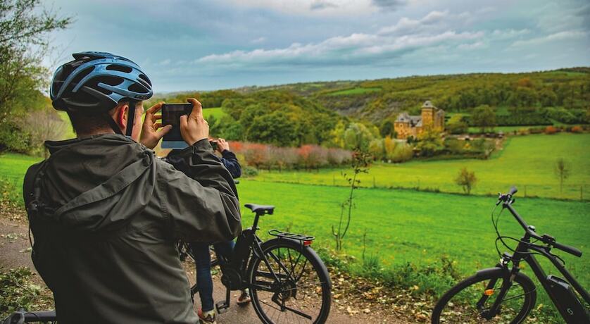 Imagen general del Hotel L\'H&Ocirc;TEL DES BAINS - Salles-la-Source. Foto 3