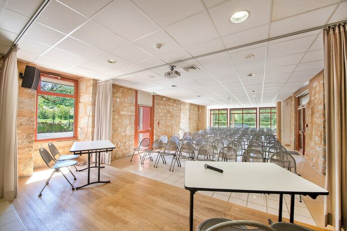 Imagen general del Hotel L\'H&Ocirc;TEL DES BAINS - Salles-la-Source. Foto 10