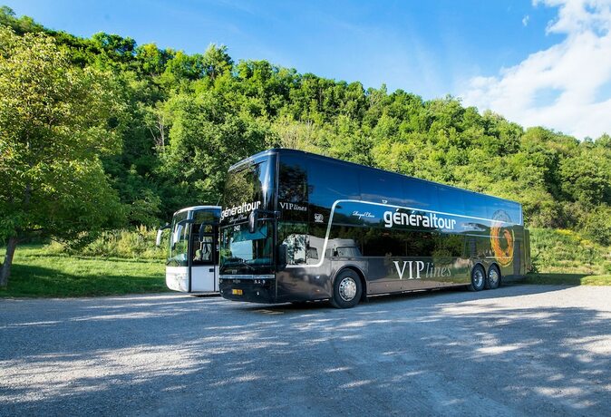 Imagen general del Hotel L\'H&Ocirc;TEL DES BAINS - Salles-la-Source. Foto 11