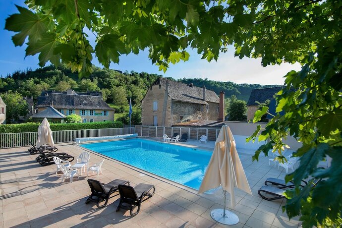 Imagen general del Hotel L\'H&Ocirc;TEL DES BAINS - Salles-la-Source. Foto 14