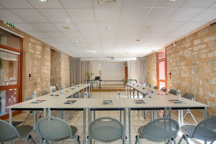 Imagen general del Hotel L\'H&Ocirc;TEL DES BAINS - Salles-la-Source. Foto 15