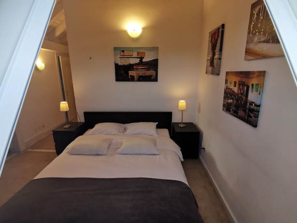 Imagen de la habitación del Hotel L\'H&Ocirc;TEL by Hostellerie du Ch&acirc;teau. Foto 2