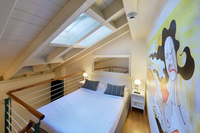 Imagen de la habitación del Hotel L\'H&Ocirc;TEL by Hostellerie du Ch&acirc;teau. Foto 3