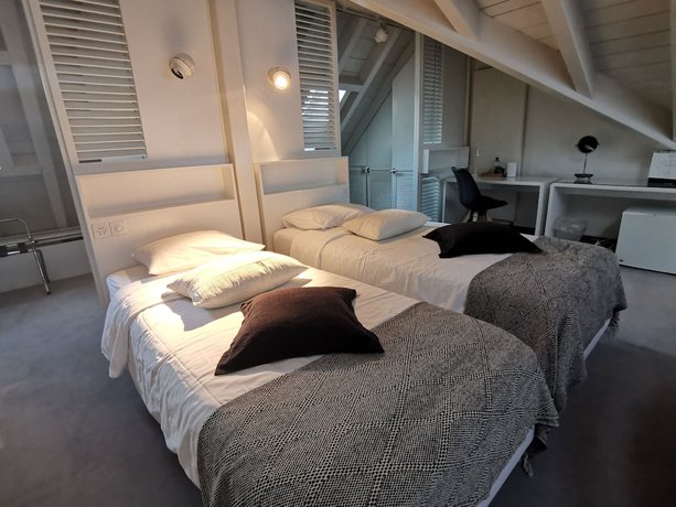 Imagen de la habitación del Hotel L\'H&Ocirc;TEL by Hostellerie du Ch&acirc;teau. Foto 9