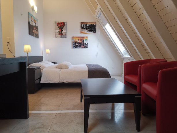 Imagen de la habitación del Hotel L\'H&Ocirc;TEL by Hostellerie du Ch&acirc;teau. Foto 10