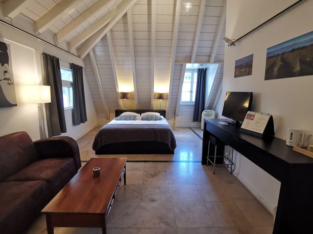Imagen de la habitación del Hotel L\'H&Ocirc;TEL by Hostellerie du Ch&acirc;teau. Foto 11