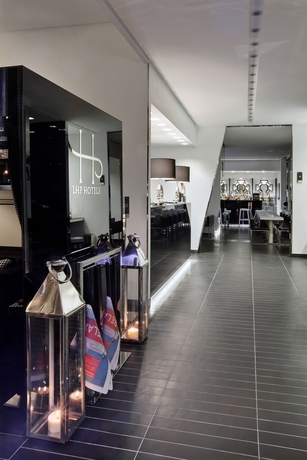 Imagen de los interiores del Hotel LHP Napoleon. Foto 9
