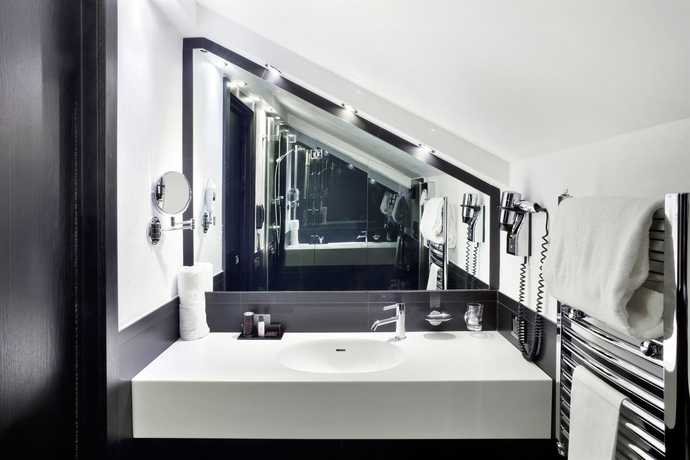 Imagen de la habitación del Hotel LHP Napoleon. Foto 3
