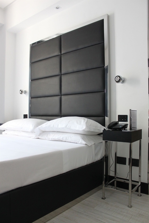Imagen de la habitación del Hotel LHP Napoleon. Foto 5