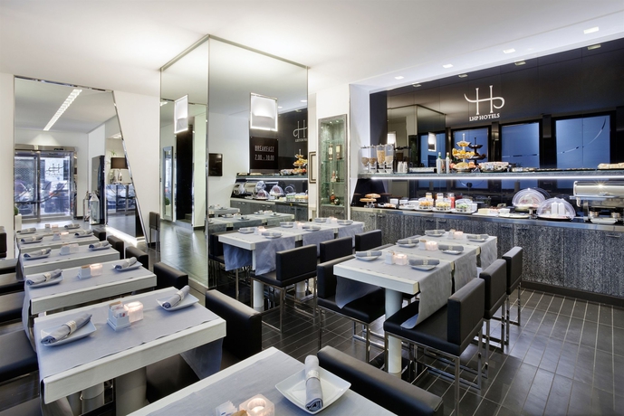 Imagen del bar/restaurante del Hotel LHP Napoleon. Foto 1
