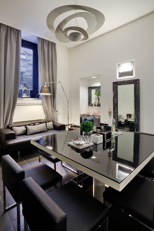 Imagen de la habitación del Hotel LHP Napoleon. Foto 6