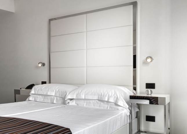 Imagen de la habitación del Hotel LHP Napoli Palace and spa. Foto 2