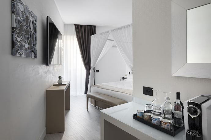 Imagen de la habitación del Hotel LHP Napoli Palace and spa. Foto 8