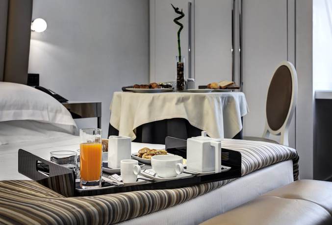 Imagen de la habitación del Hotel LHP Napoli Palace and spa. Foto 11