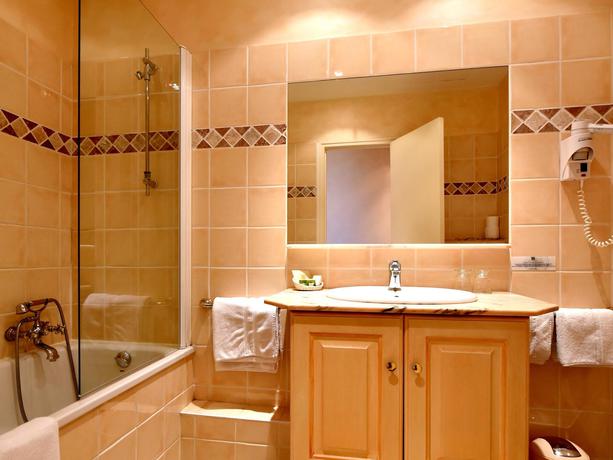 Imagen de la habitación del Hotel L'Hermitage, Pernes-les-Fontaines. Foto 2