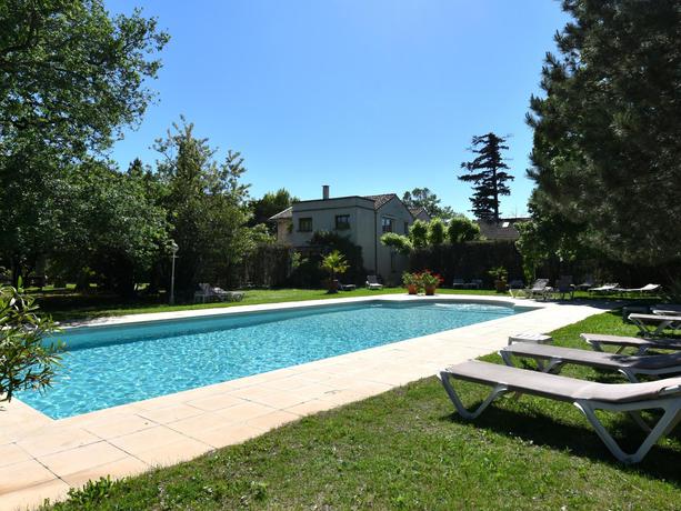 Imagen de la piscina del Hotel L'Hermitage, Pernes-les-Fontaines. Foto 12