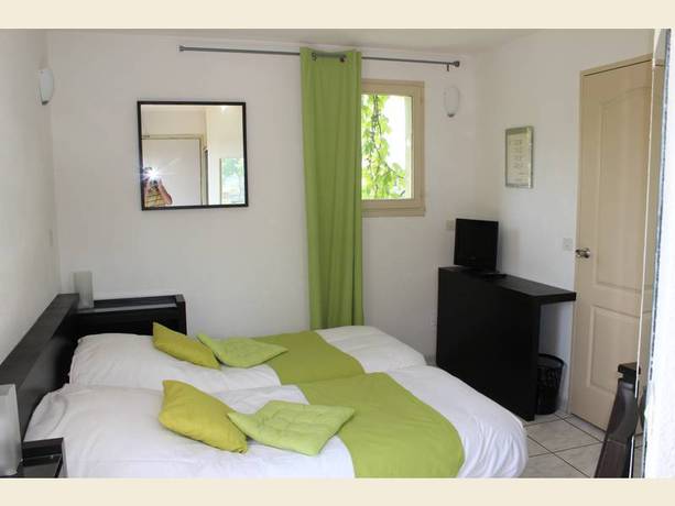 Imagen de la habitación del Hotel L'Hostellerie Du Luberon. Foto 3