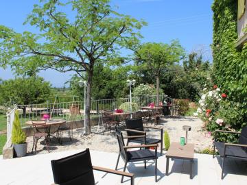 Imagen de los exteriores del Hotel L'Hostellerie Du Luberon. Foto 5