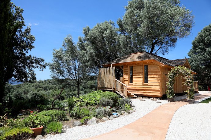 Imagen de los exteriores del Hotel L\'Hostellerie Du Moulin Des Oliviers. Foto 19