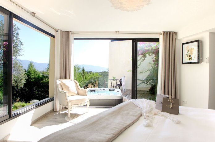 Imagen de la habitación del Hotel L\'Hostellerie Du Moulin Des Oliviers. Foto 10