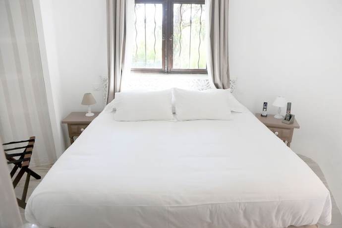 Imagen de la habitación del Hotel L\'Hostellerie Du Moulin Des Oliviers. Foto 18