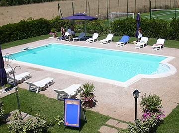 Imagen de la piscina del Hotel LIGHT BLUE. Foto 4