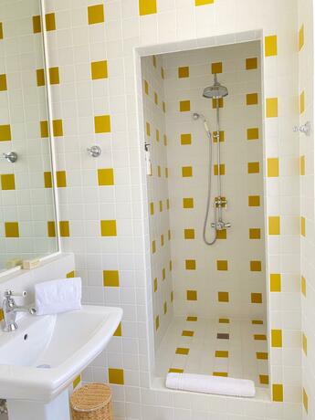 Imagen general del Hotel LILOU. Foto 28