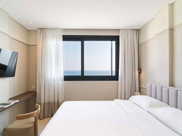 Imagen general del Hotel LIV Mackenzie Beach Suites. Foto 2